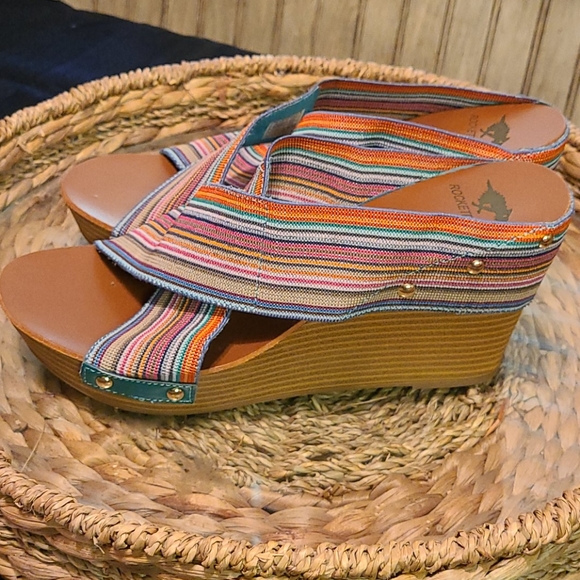 EUC Rocket Dog Criss-cross Wedges size 9.5 - Picture 2 of 9